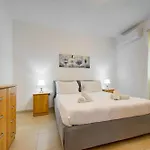 Cosy 2br Penthouse With Private Balcony By 360 Estates