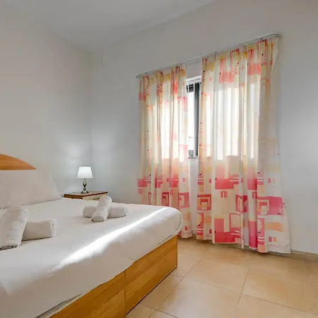 Daire Cosy 2br Penthouse With Private Balcony By 360 Estates *