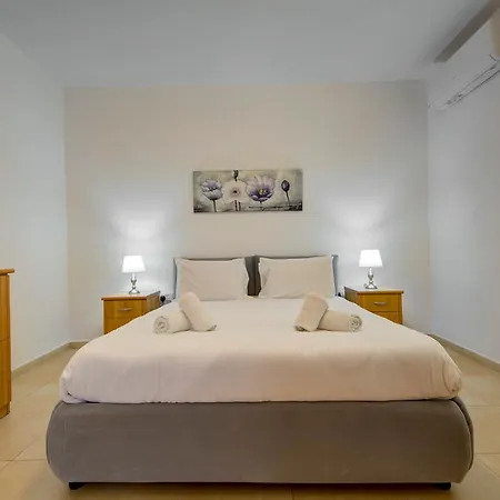 Cosy 2br Penthouse With Private Balcony By 360 Estates Siggiewi