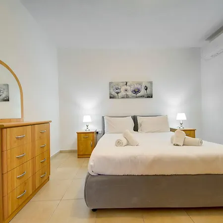 Daire Cosy 2br Penthouse With Private Balcony By 360 Estates *