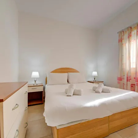 Cosy 2br Penthouse With Private Balcony By 360 Estates * Siggiewi