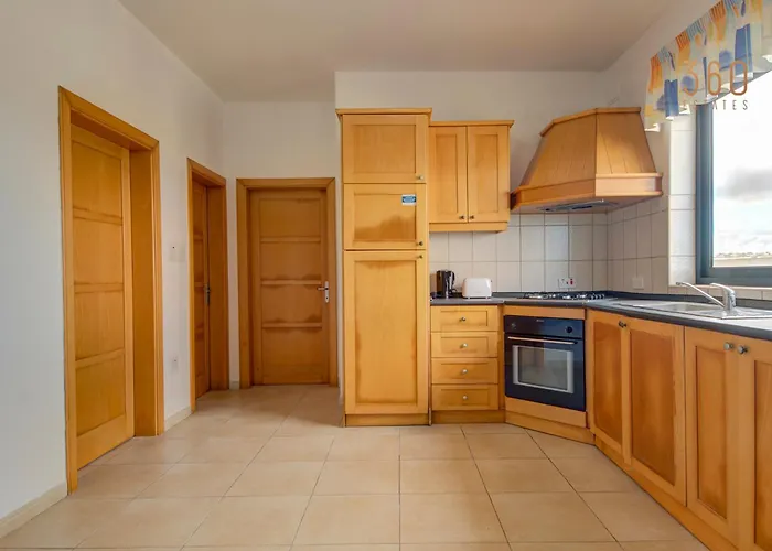 Cosy 2br Penthouse With Private Balcony By 360 Estates * Siggiewi