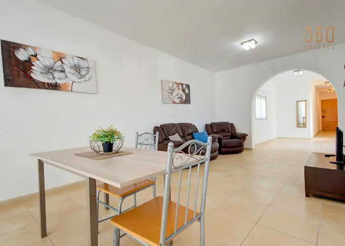 Cosy 2br Penthouse With Private Balcony By 360 Estates Siggiewi