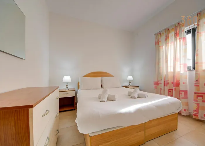 Cosy 2br Penthouse With Private Balcony By 360 Estates * Siggiewi