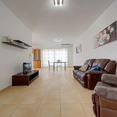 Cosy 2br Penthouse With Private Balcony By 360 Estates