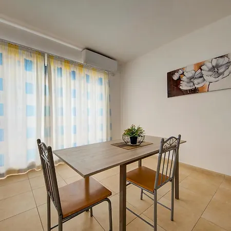 Cosy 2br Penthouse With Private Balcony By 360 Estates * Siggiewi