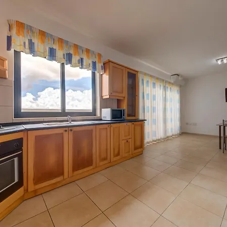 Cosy 2br Penthouse With Private Balcony By 360 Estates