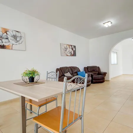 Cosy 2br Penthouse With Private Balcony By 360 Estates Siggiewi