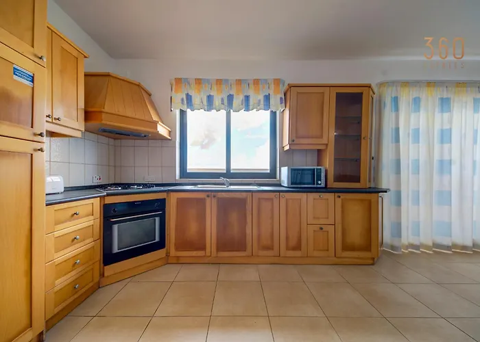 Cosy 2br Penthouse With Private Balcony By 360 Estates Apartament *