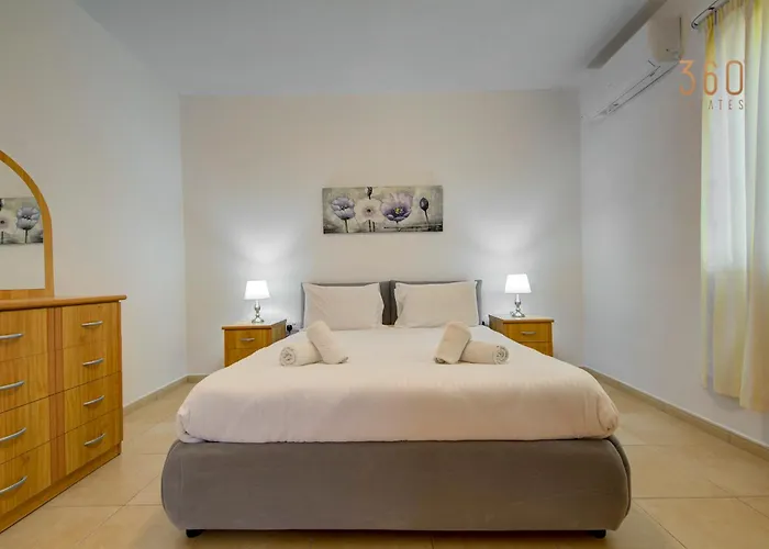 Cosy 2br Penthouse With Private Balcony By 360 Estates Siggiewi