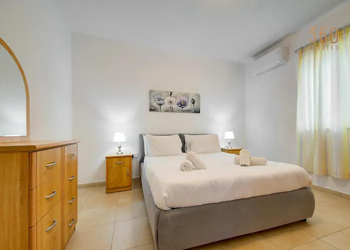 Cosy 2br Penthouse With Private Balcony By 360 Estates