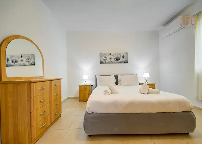 Apartament Cosy 2br Penthouse With Private Balcony By 360 Estates *