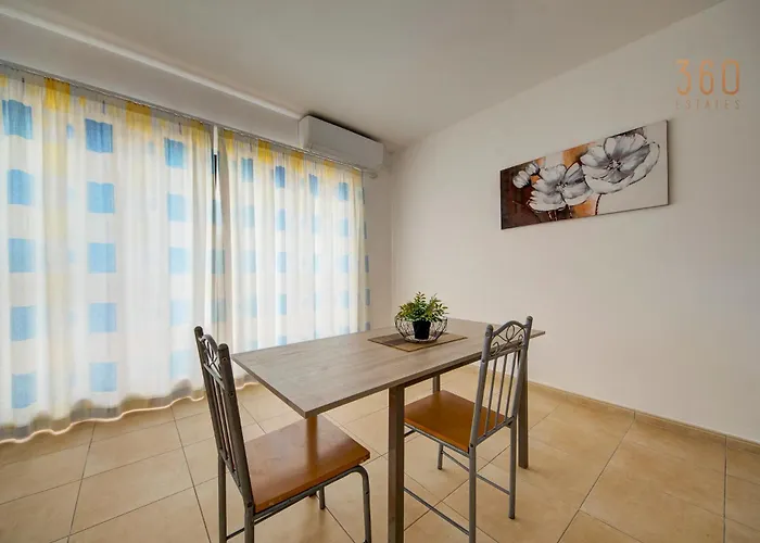 Cosy 2br Penthouse With Private Balcony By 360 Estates * Siggiewi