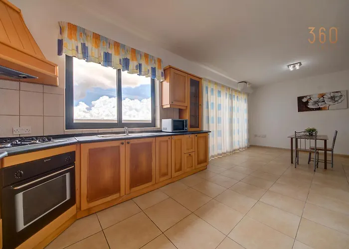 Cosy 2br Penthouse With Private Balcony By 360 Estates